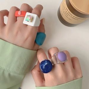 NEW VINTAGE CHUNKY WHITE RING